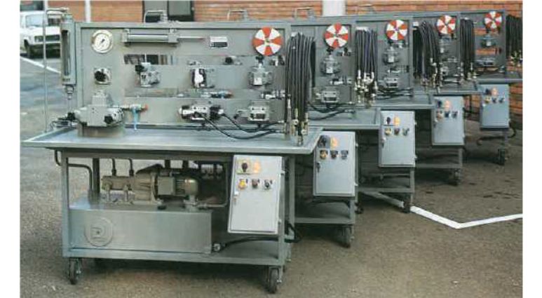 Banchi didattici nel 1970.jpg